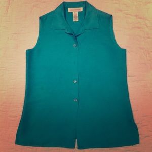 Sleeveless button up blouse